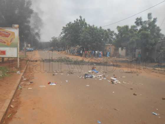 Bamako : Au moins deux morts lors d’une protestation contre le jugement d’un animateur radio, des véhicules brûlés