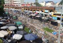 Marché Dabanani : des ordures inondent la voie publique