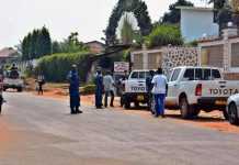 Burundi police officers stand in the Avenue Nyankoni in Mutanga north quarter, in the Gihosha area of Bujumbura, where former minister Hafsa Mossi, a close ally of President Pierre Nkurunziza was killed on July 13, 2016. Mossi, a current Member of Parliament at the East African Community (EAC), has been "assassinated 10.30 in Gihosha", in the east of Bujumbura by, "two criminals in a vehicle," police spokesman Pierre Nkurikiye said on Twitter. / AFP PHOTO / ONESPHORE NIBIGIRA
