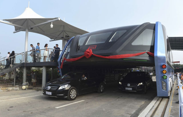 Chine: Premiers tests en ville pour le bus «anti-bouchons»