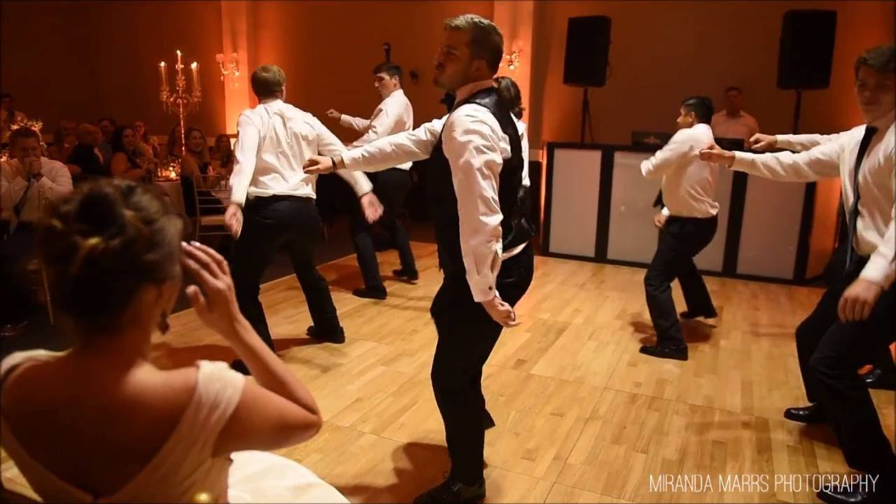 Il fait un numéro de danse digne de Beyoncé pour sa nouvelle épouse