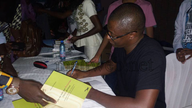 Désormais dans les librairies :  Le livre "On ne naît pas Banyengo, On le devient"  d'Alioune Ifra N'Diaye vendu à 3 000 Fcfa