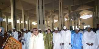 Le chef de l’Etat Ibrahim Boubacar Keïta a respecté la tradition en accomplissant la prière du jour à la grande mosquée de Bamako