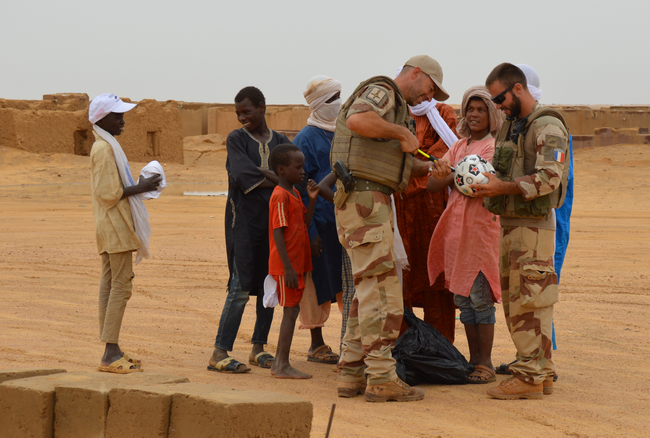 Barkhane aide la population à Tabankort