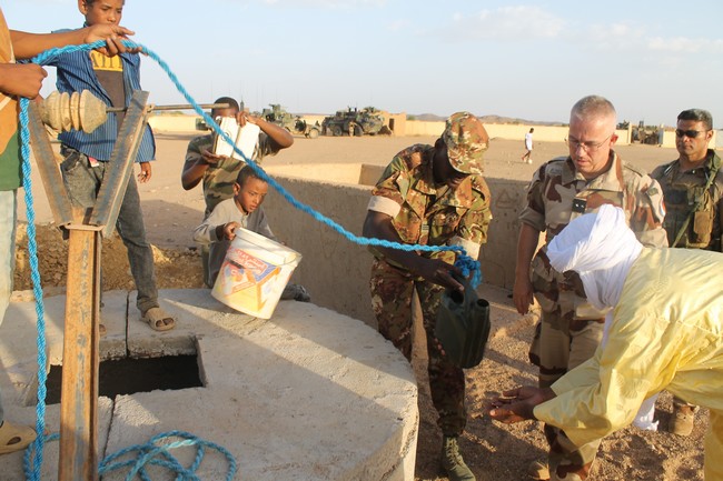 Barkhane et les FAMa coopèrent au profit des habitants d’Amachache