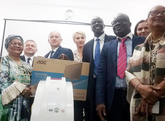 Le groupe Cluster for Africa vient en appui de l'ONG AGIR . : Un important lot de matériels médical, informatique et sportif  d’une valeur de plus de 22 millions FCFA offert à Mme Kéïta Aminata Maïga
