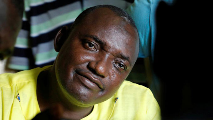 Gambie: malgré la situation, Adama Barrow se prépare à gouverner