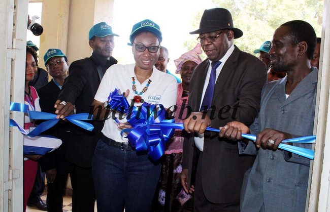 La 4eme Edition de la journée citoyenne du groupe Ecobank célébrée le 10 décembre dernier : Ecobank-Mali rénove et équipe les salles informatiques du Lycée Technique de Bamako pour plus de 35 millions Fcfa