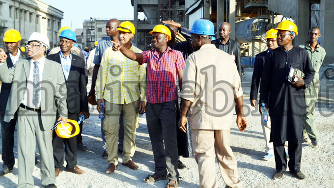 Conditions de travail dans les usines Diamond Cement des indiens de la firme Wacem : Les damnés du ciment