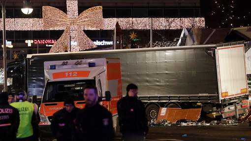 Attentat sur un marché de Noël à Berlin: Le bilan monte à 12 morts, la piste terroriste privilégiée