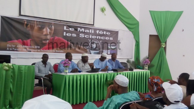 1ère édition de la fête des sciences au Mali : Bamako  Incubateur au rendez-vous de la technologie
