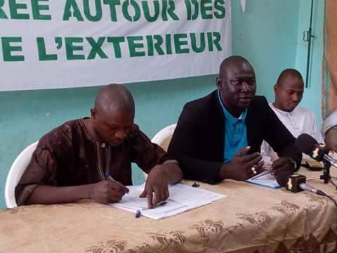 Le porte-parole de la plateforme "Cause-Mali" Sekou Cissé face à la presse : "Si l'Union européenne ne recule pas dans sa politique migratoire, nous allons organiser des marches et des sit-in contre elle"