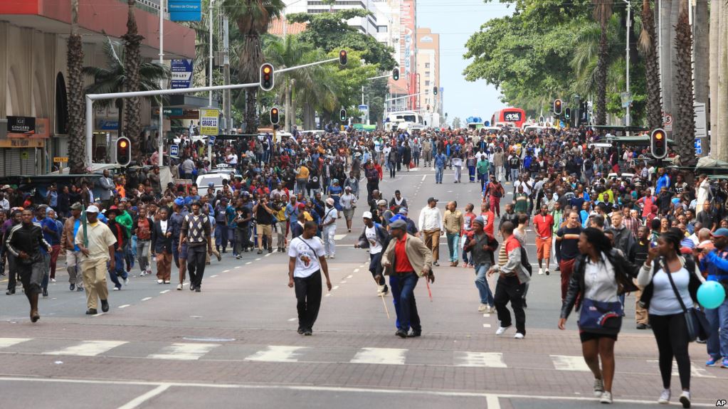 La police disperse une marche anti-immigrés en Afrique du Sud