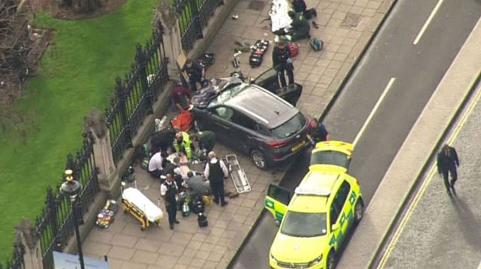 Attentat de Londres: la femme voilée de la photo répond à ses détracteurs