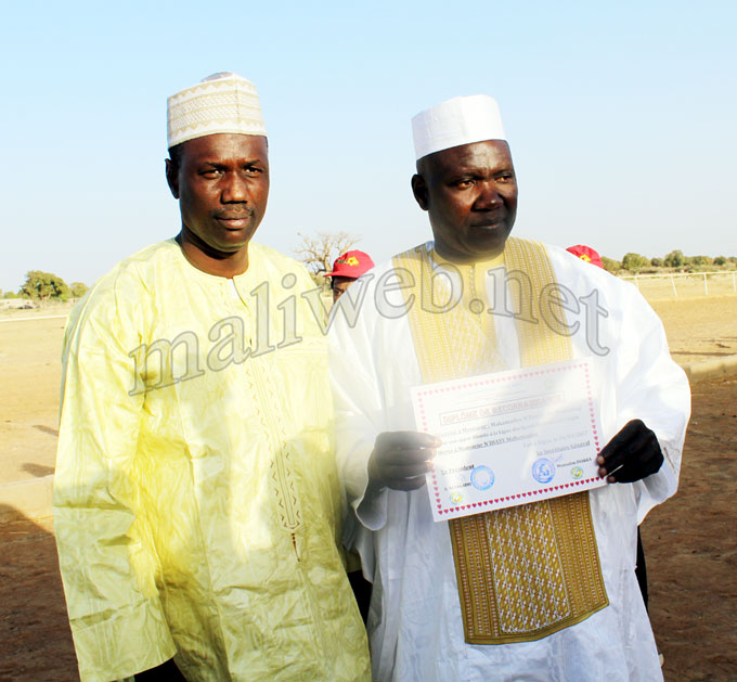 Pour sa contribution au développement et à la promotion des sports équestres :  Le champ hippique de ségou porte désormais le nom de Mahamadou N'diaye dit Madoufing