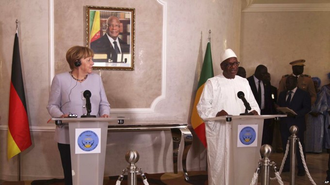 Merkel au Caire et à Tunis pour parler Libye et migrants