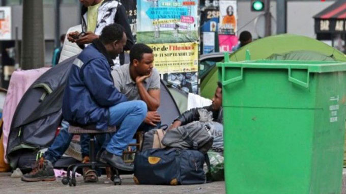 Paris: la difficile prise en charge des enfants "sniffeurs de colle" arrivés du Maroc