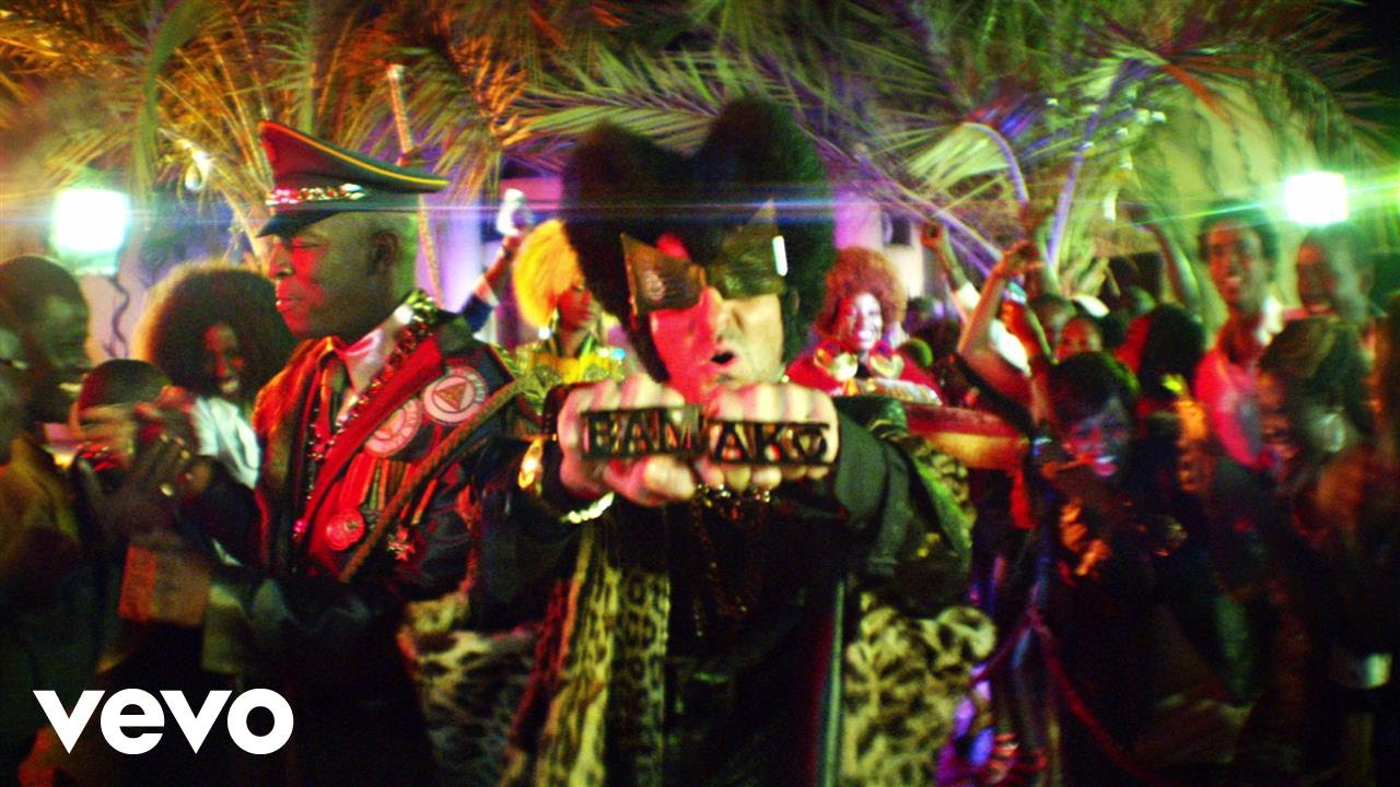 Matthieu Chedid et Oxmo Puccino se font dépouiller au Mali dans le nouveau clip de "M"