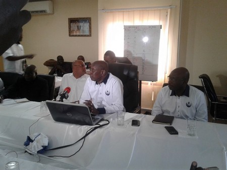 Eau potable : la SOMAGEP prend le problème d’alimentation à bras le corps :  Bamako a aujourd’hui une capacité de production de 292500 m3 d’eau contre 383957 m3 ( ?)