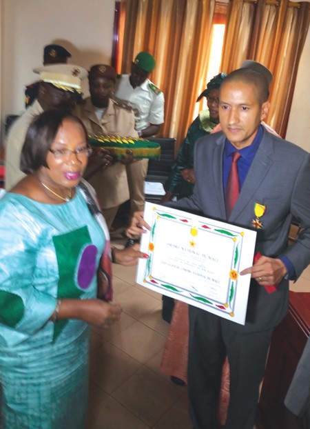 Distinction honorifique :  Abdallah Ag Idias Imick, chevalier de l’Ordre national