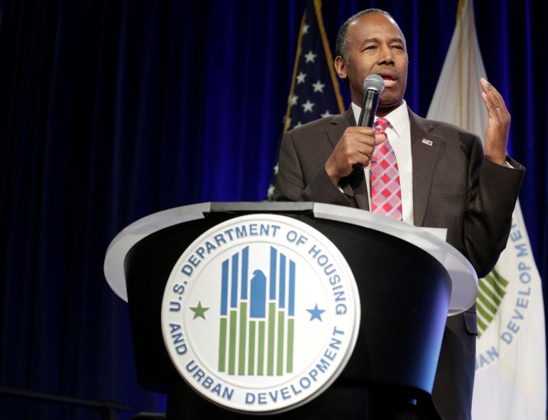 Ben Carson, ministre du Logement de Donald Trump, assure que "la pauvreté est un état d'esprit"