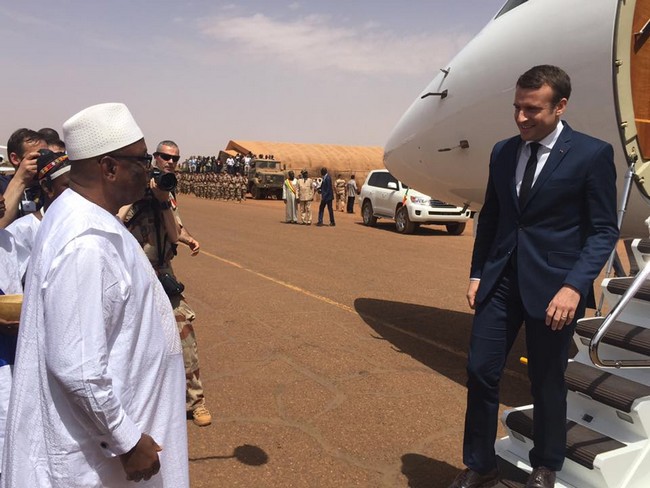 Emmanuel Macron à Gao : Une visite de toutes les controverses !