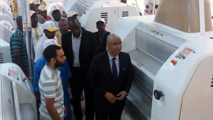 Industrie : Mohamed Aly Ag Ibrahim visite l’usine de production de farine Mbouna Industries