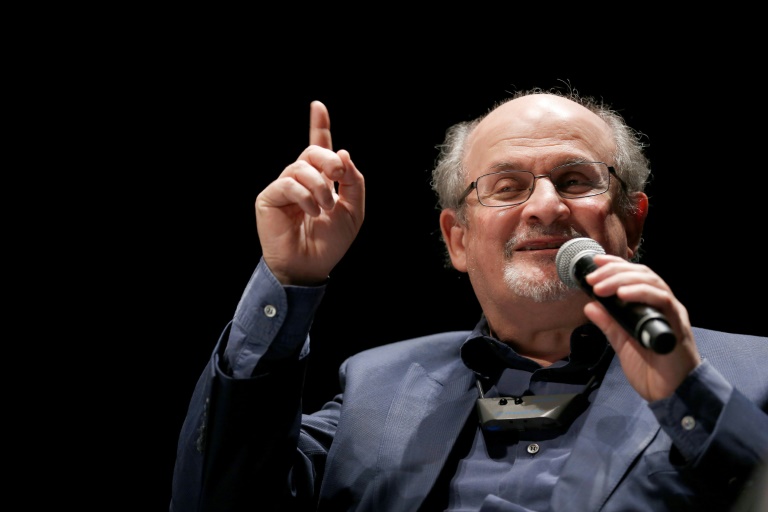 Jihadisme: Salman Rushdie dénonce "l'aveuglement stupide" de l'Occident