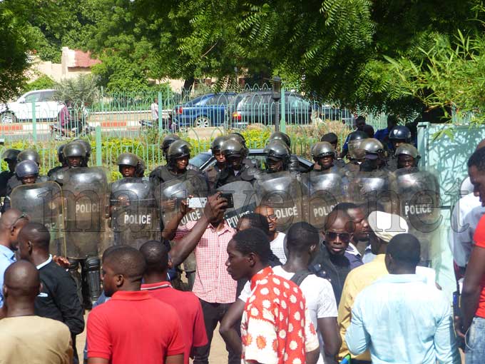 Manifestation contre la tenue du referendum :  Le Régime tombe dans la violence !