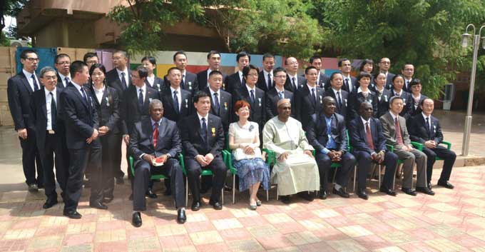Reconnaissance du mérite : Des médecins chinois en fin de mission au Mali décorés par le ministre de la santé