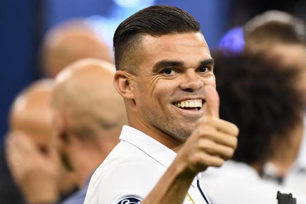 Le défenseur portugais Pepe signe au Besiktas