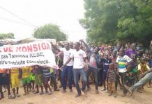 Kayes : Les jeunes de la commune de konsiga dans le cercle de Yélimané se mobilise pour le départ de leur maire !