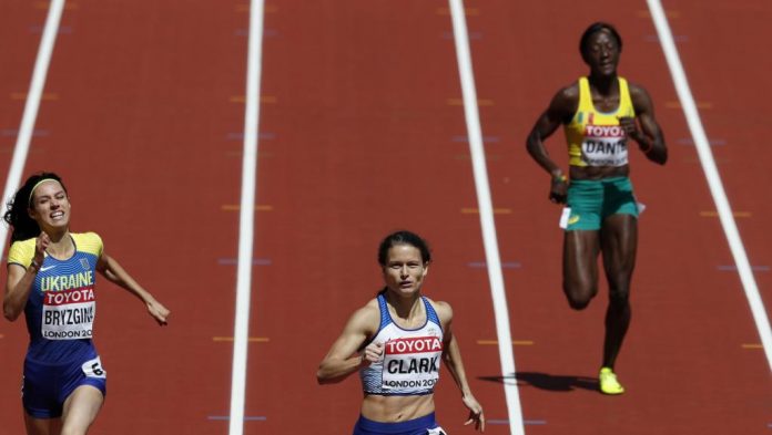 Djenebou-Dante La Malienne Djénébou Danté (à droite) en séries du 400 mètres, aux Championnats du monde d'athlétisme 2017 Adrian DENNIS / AFP