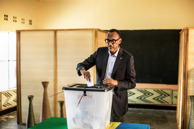 Les Rwandais fêtent la réélection de Paul Kagame, plébiscité