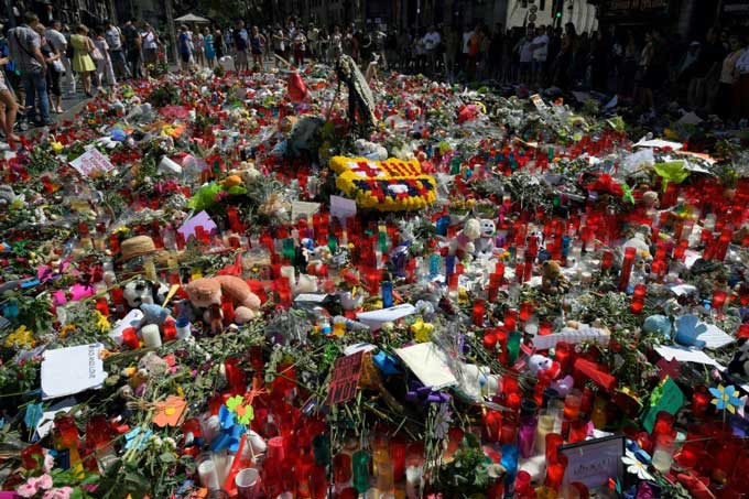 Attentats en Espagne: une attaque contre "des monuments" se préparait