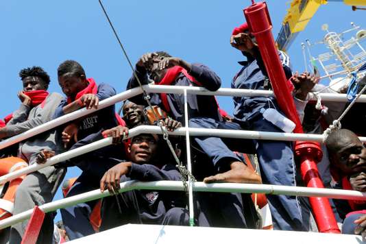 Entre la Libye et l’Italie, petits arrangements contre les migrants