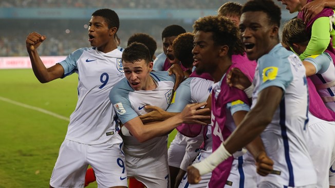 L’Angleterre s’offre un titre mondial renversant (5:2)
