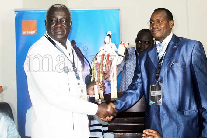 Pour les loyaux services rendus au football malien : Boubacar Baba Diarra reçoit le trophée Dromadaire du Collectif (Cmprsgr)