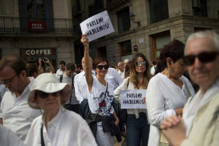 Catalogne: manifestation anti-indépendantiste attendue à Barcelone, Rajoy ne lâche rien