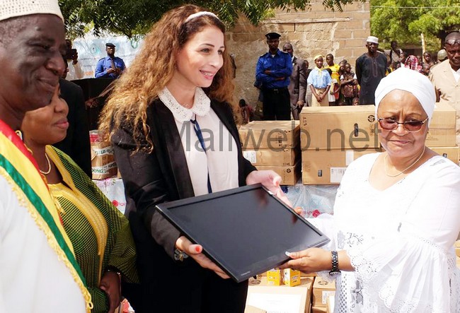 6ème édition de la caravane médicale socio-éducative   : Mme Kéïta Aminata Maïga donne le coup d'envoi par la remise de dons d'une valeur de 32 millions Fcfa