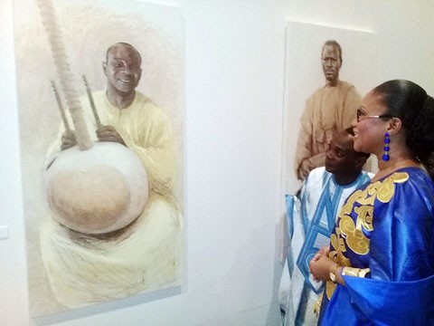 Exposition d l'exposition «Au cœur du Mali» de la peintre espagnole Irène López de Castro