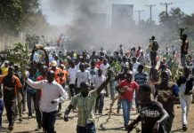 Présidentielle au Kenya: l'opposition maintient la pression dans la rue