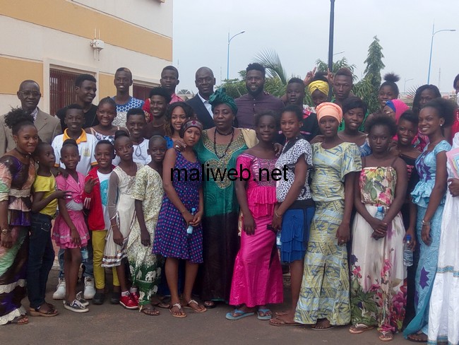 Émission Télé-réalité : Les enfants réclament les présences d’IBK et de la 1ère dame à la grande finale de Mali-Stars