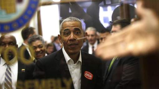 Barack Obama convoqué pour être juré à Chicago: ambiance au tribunal