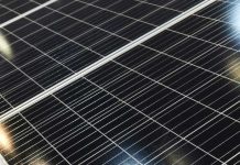 Le Burkina Faso envisage de couvrir d'ici à 2030 30% de ses besoins en électricité avec le solaire / © AFP/Archives / Christof STACHE