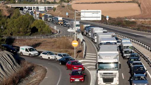Grève en Catalogne: les routes et les trains bloqués