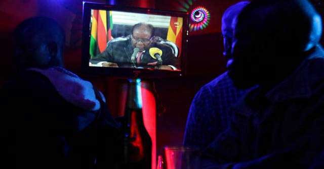 Zimbabwe: Mugabe gagne du temps mais les dés sont jetés