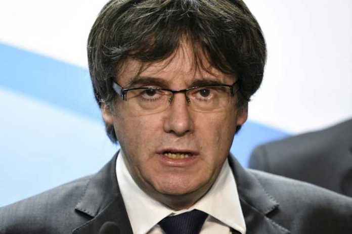 Le président catalan destitué Carles Puigdemont donne une conférence de presse à Bruxelles, le 22 décembre 2017