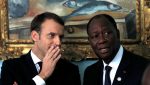 Lors d'une rencontre en tête à tête entre les chefs d'Etat français, Emmanuel Macron, et ivoirien, Alassane Ouattara, il a été décidé de créer un centre d'excellence pour la formation des forces anti-terroristes, Abidjan, le 30 novembre 2017. © REUTERS/Philippe Wojazer