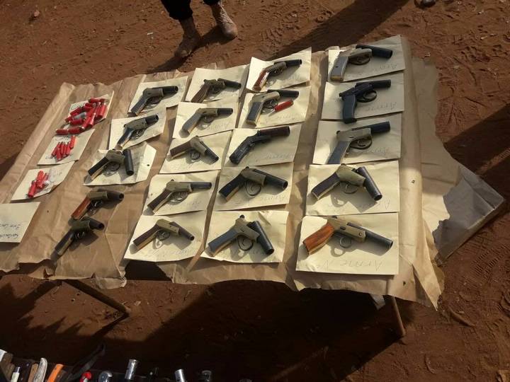 En images: Après une descente musclée de la police au campus de Badalabougou, regardons les images qui coupent le souffle